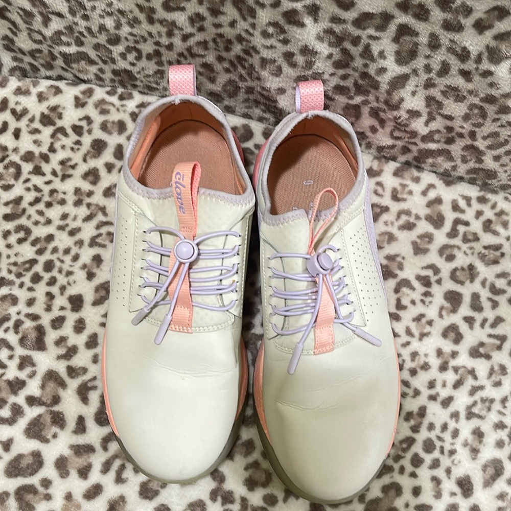 Nursing shoes